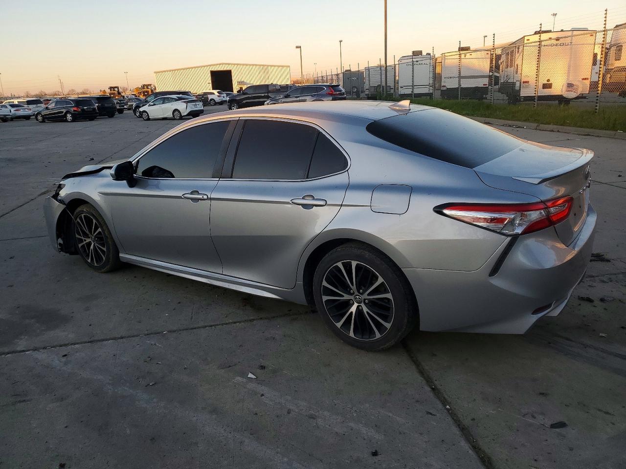 2020 TOYOTA CAMRY SE photo 2