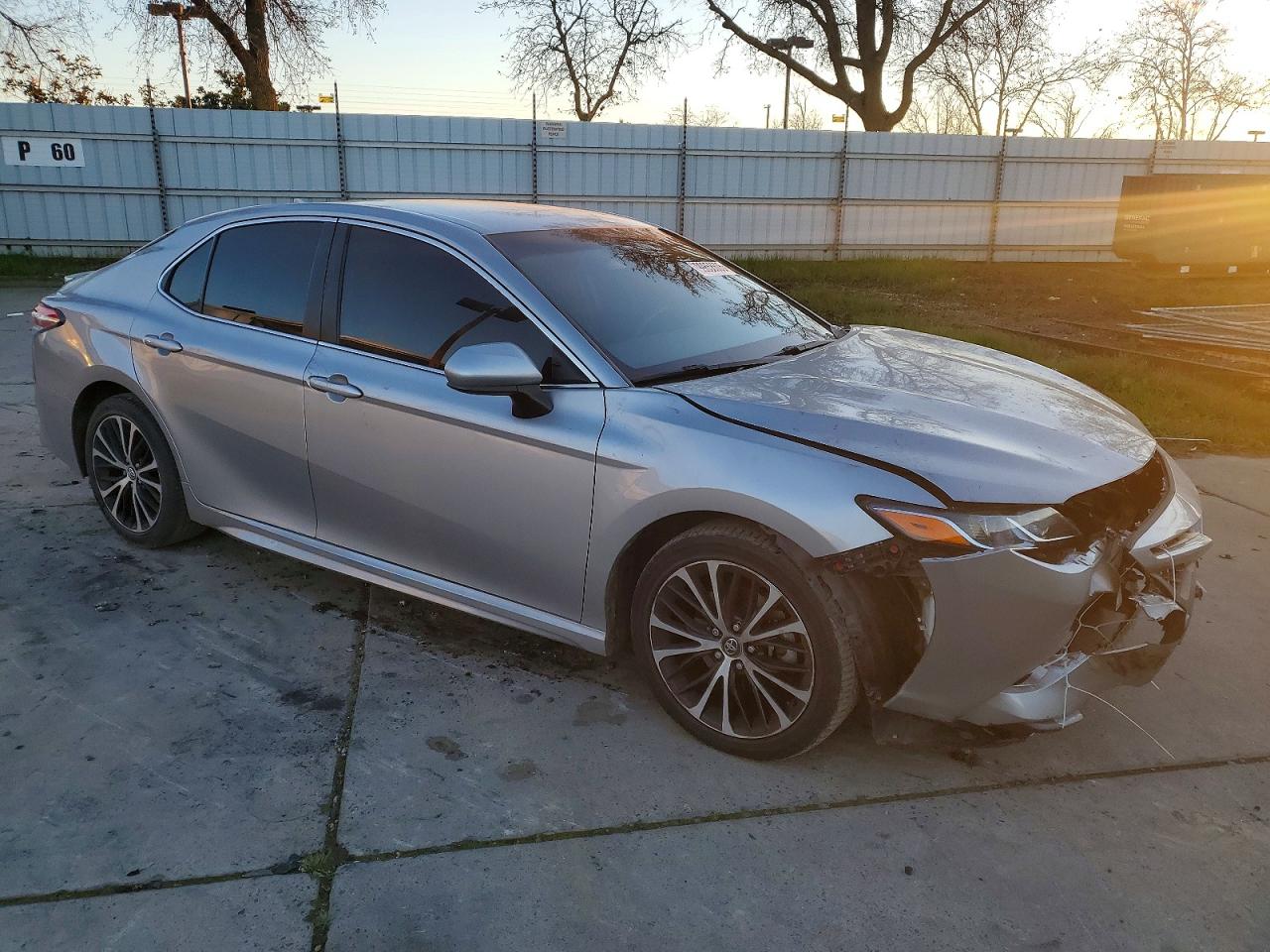 2020 TOYOTA CAMRY SE photo 4