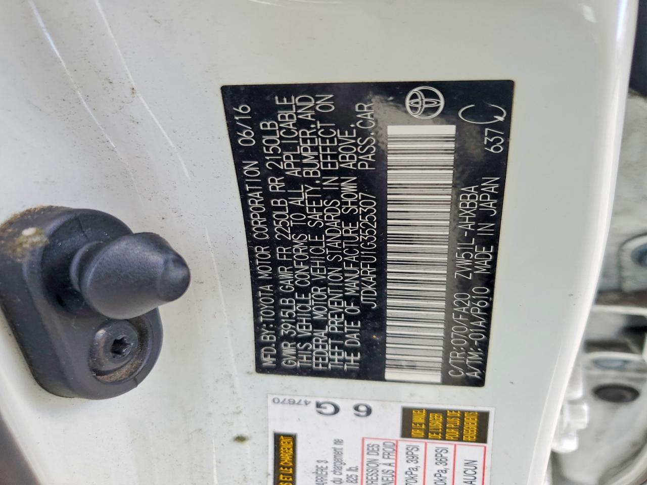 2016 TOYOTA PRIUS photo 12