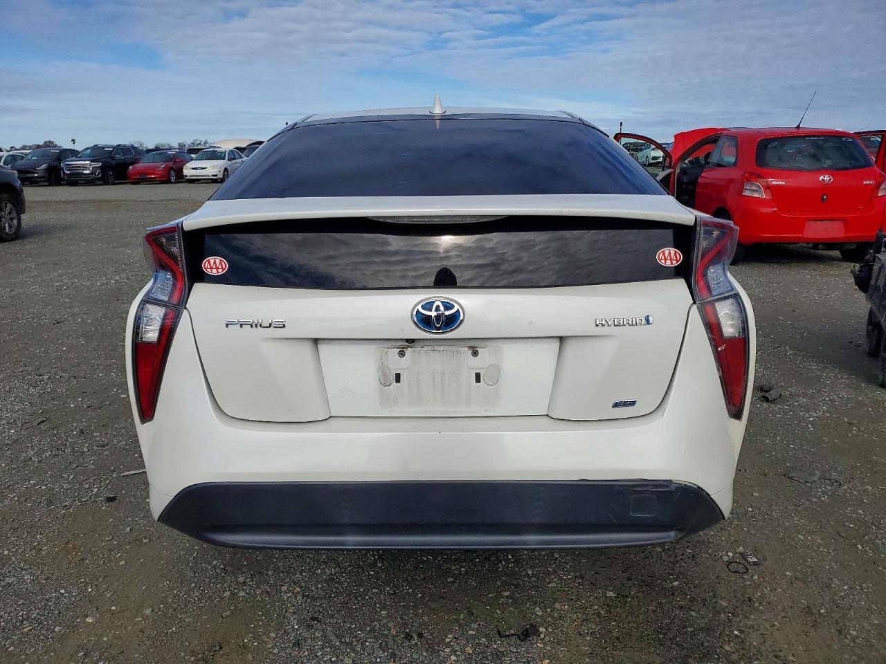 2016 TOYOTA PRIUS photo 6