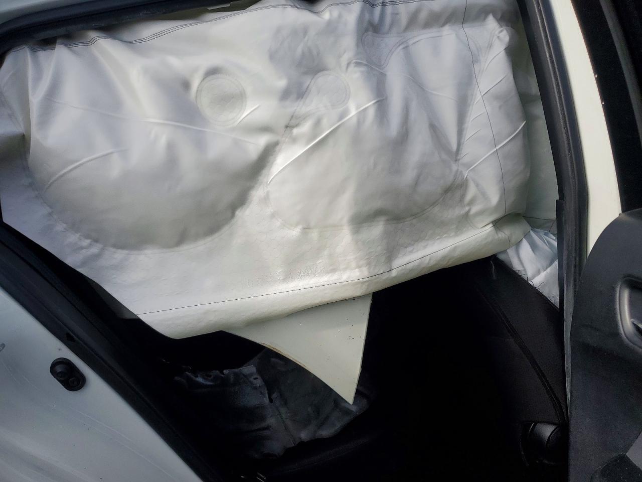 2016 TOYOTA PRIUS photo 10
