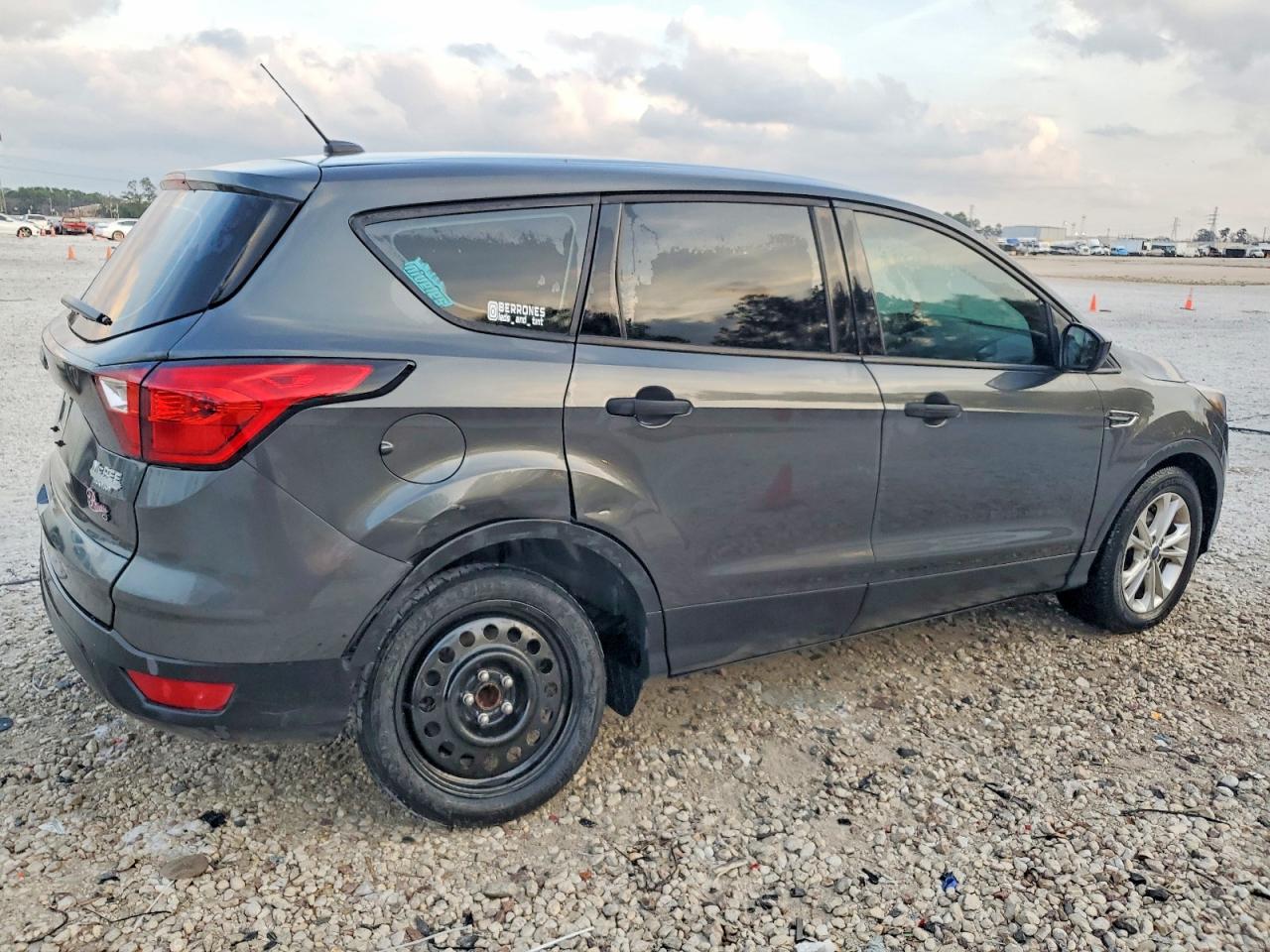2019 FORD ESCAPE S photo 5