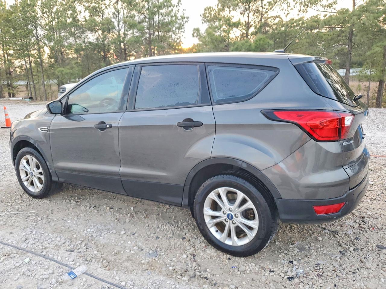 2019 FORD ESCAPE S photo 3