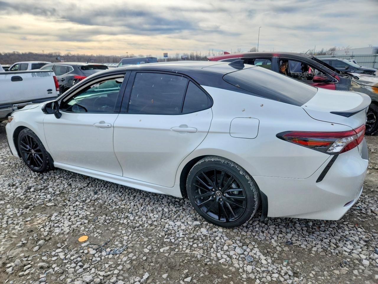 2021 TOYOTA CAMRY XSE photo 3