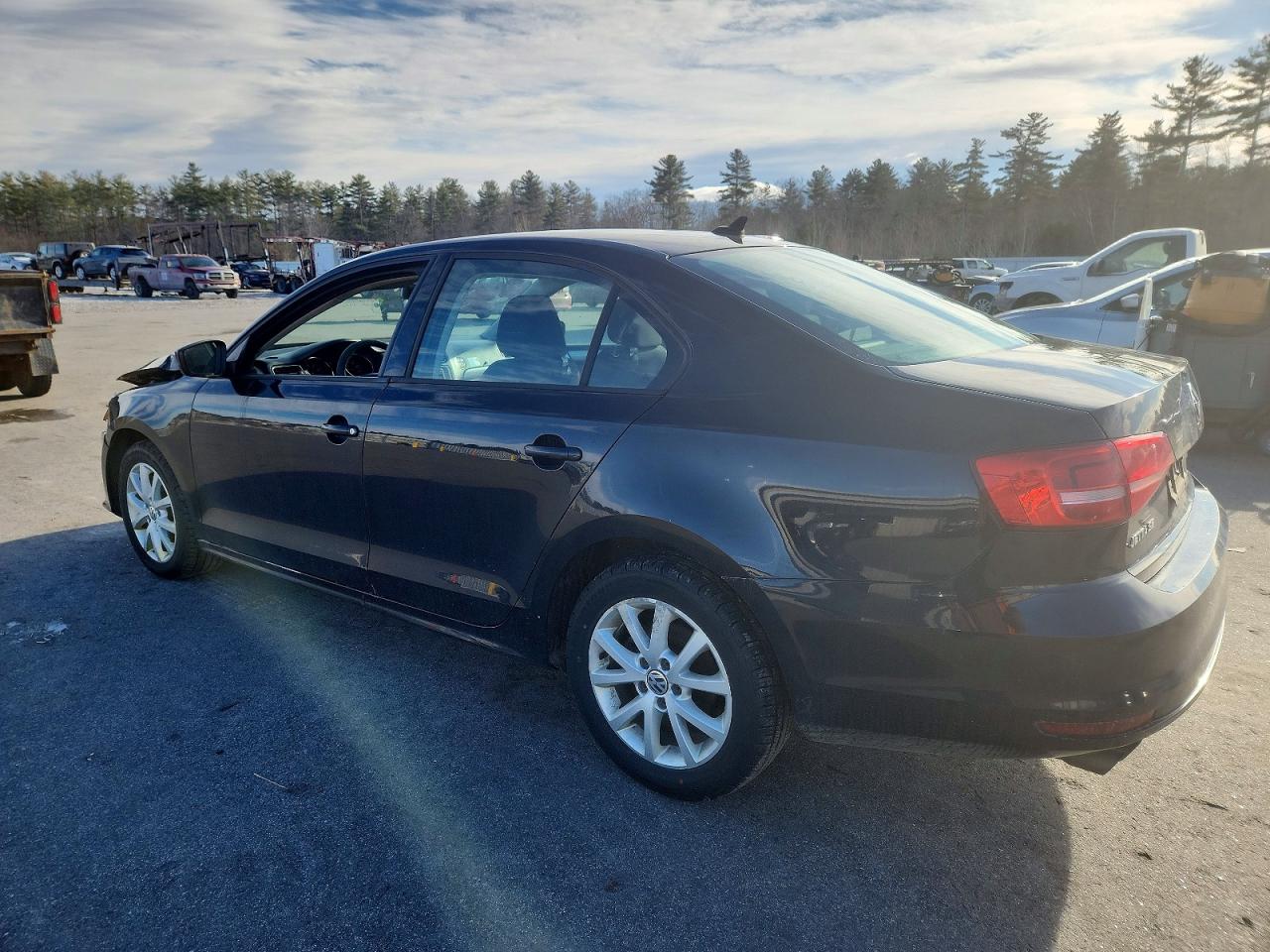 2015 VOLKSWAGEN JETTA SE photo 2
