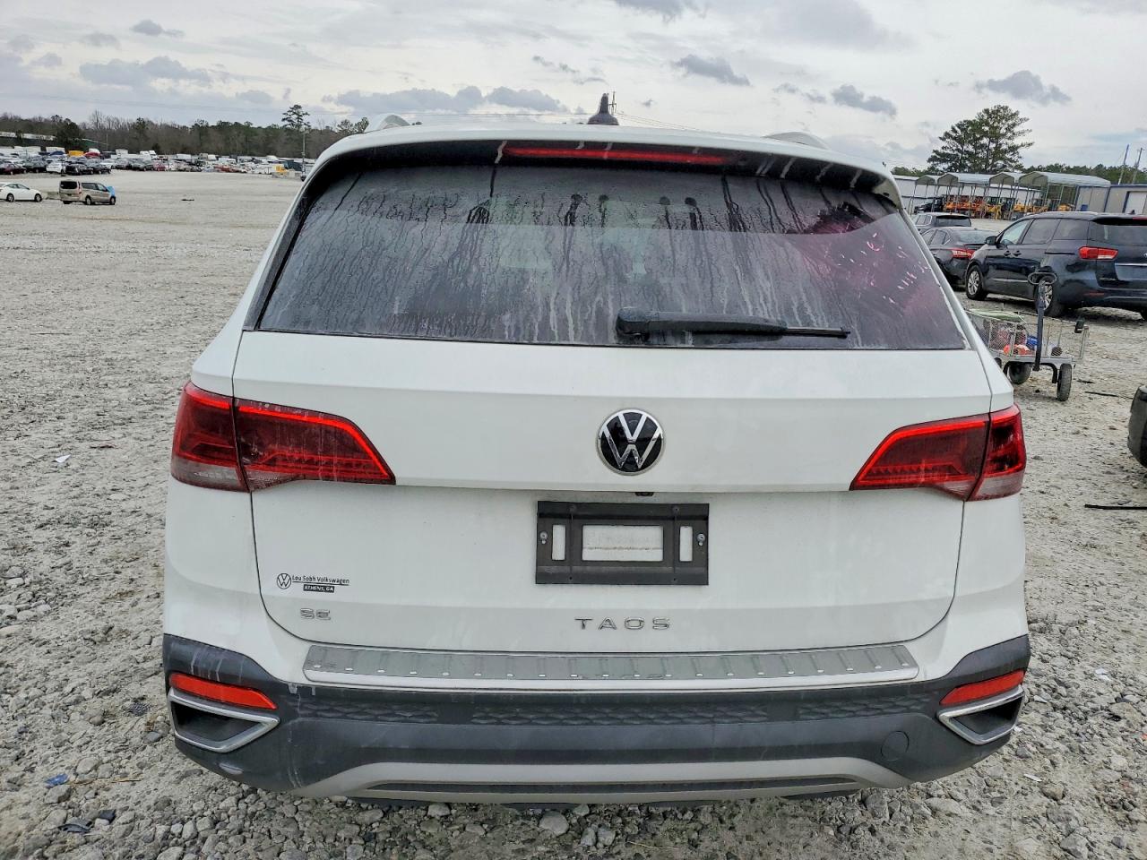 2024 VOLKSWAGEN TAOS SE photo 6