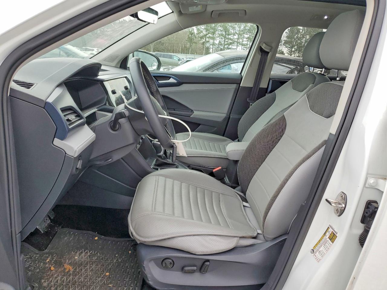 2024 VOLKSWAGEN TAOS SE photo 7