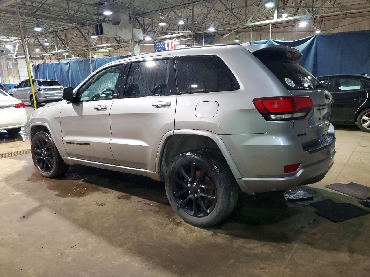 2019 JEEP GRAND CHEROKEE LAREDO photo 2
