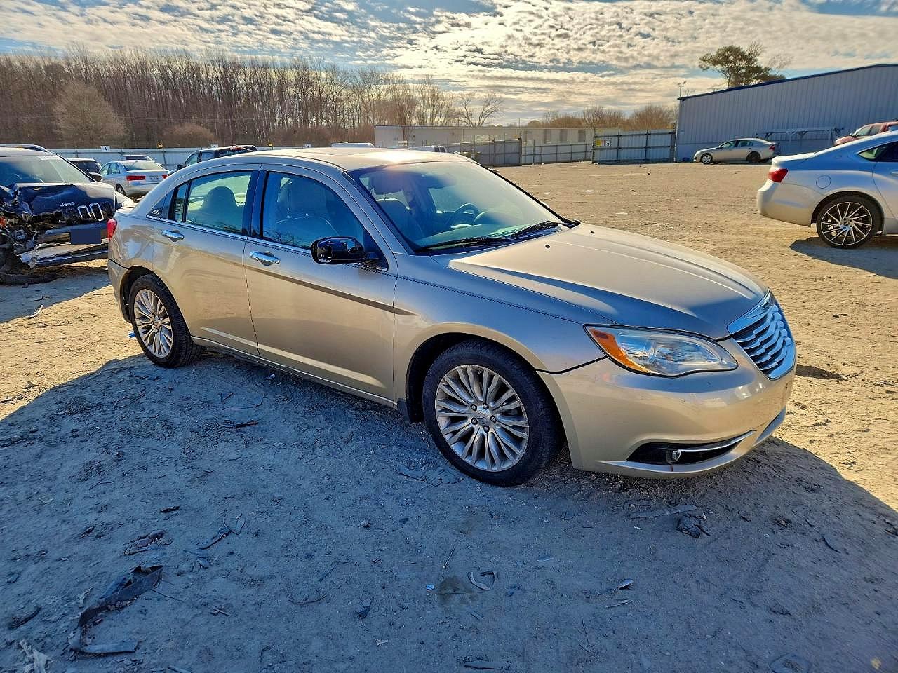 2013 CHRYSLER 200 LIMITED photo 4