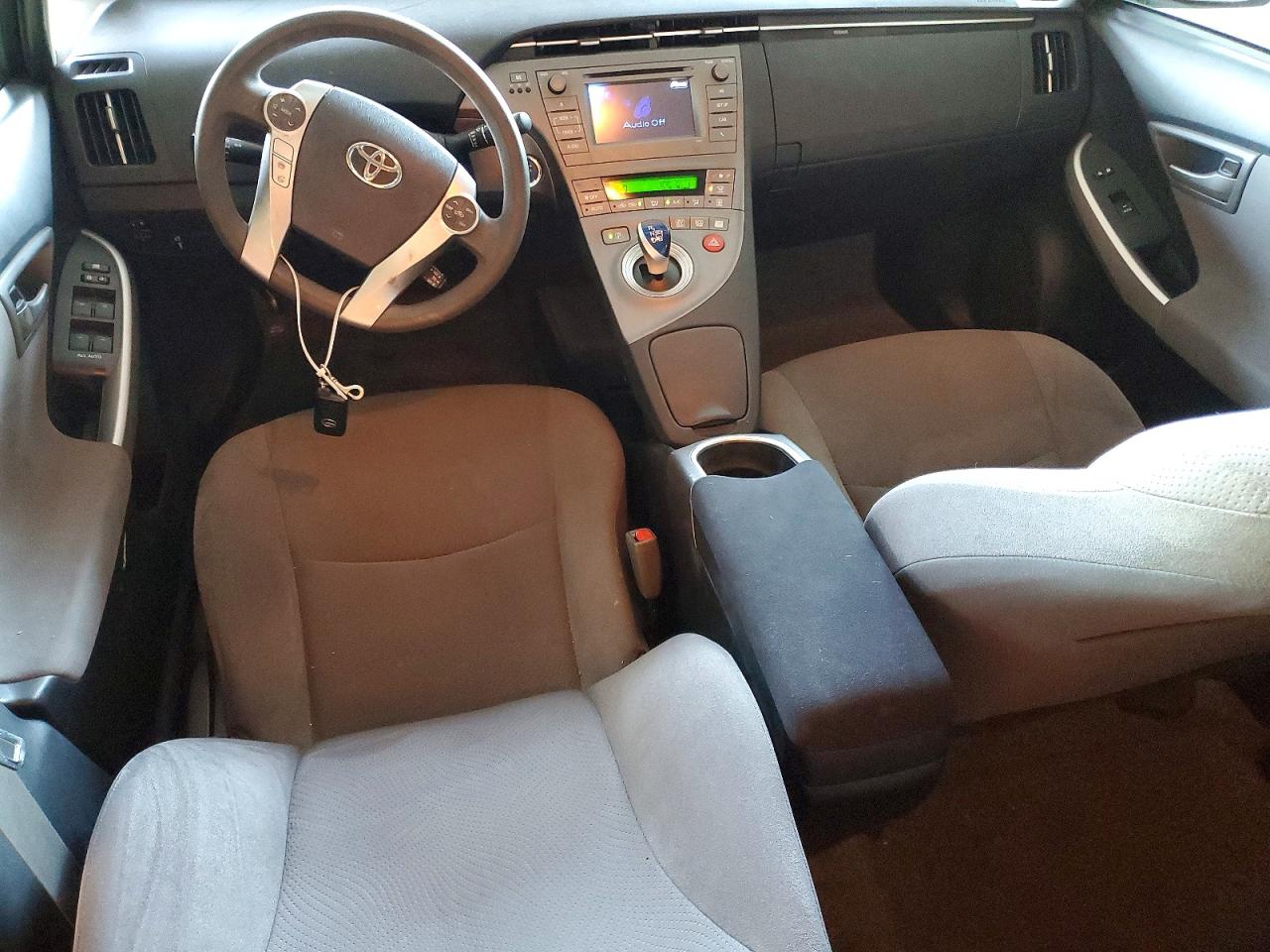 2015 TOYOTA PRIUS photo 8