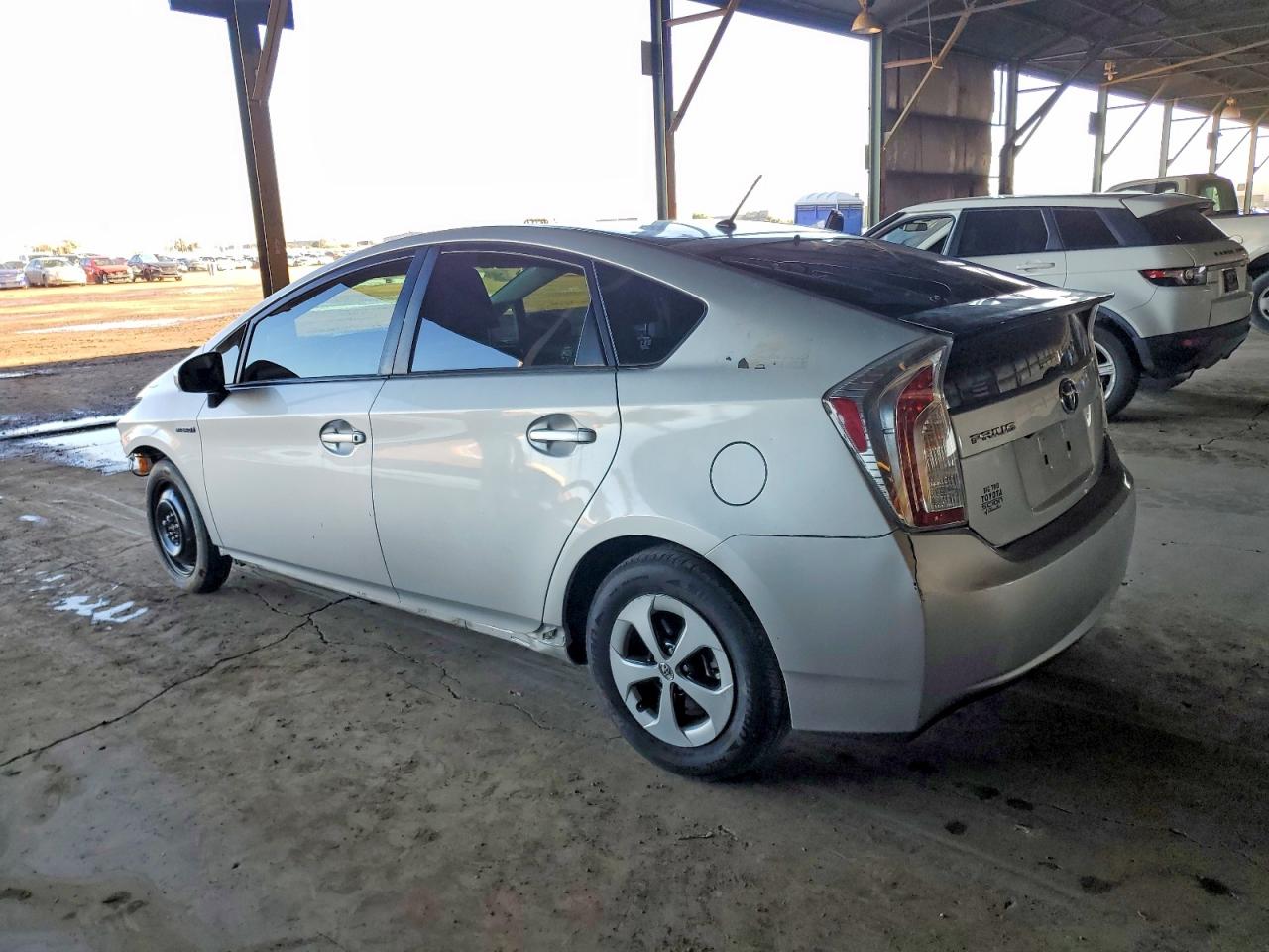 2015 TOYOTA PRIUS photo 2