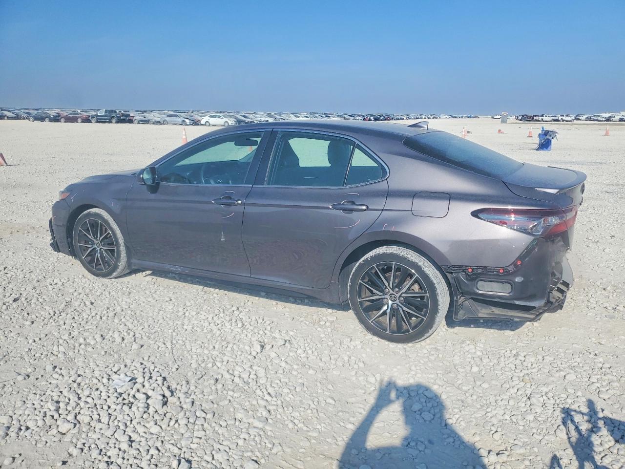 2022 TOYOTA CAMRY SE photo 2