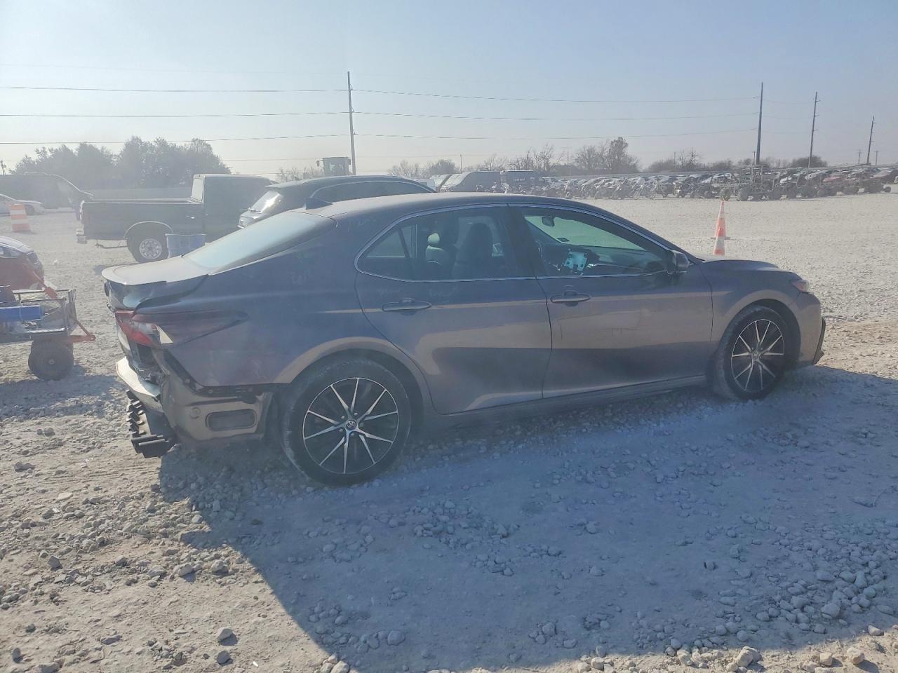 2022 TOYOTA CAMRY SE photo 3
