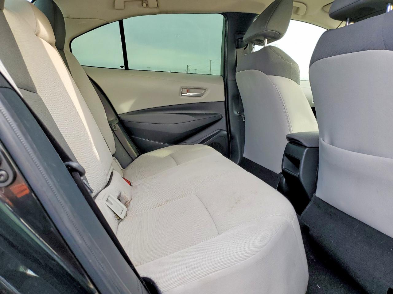 2021 TOYOTA COROLLA LE photo 10