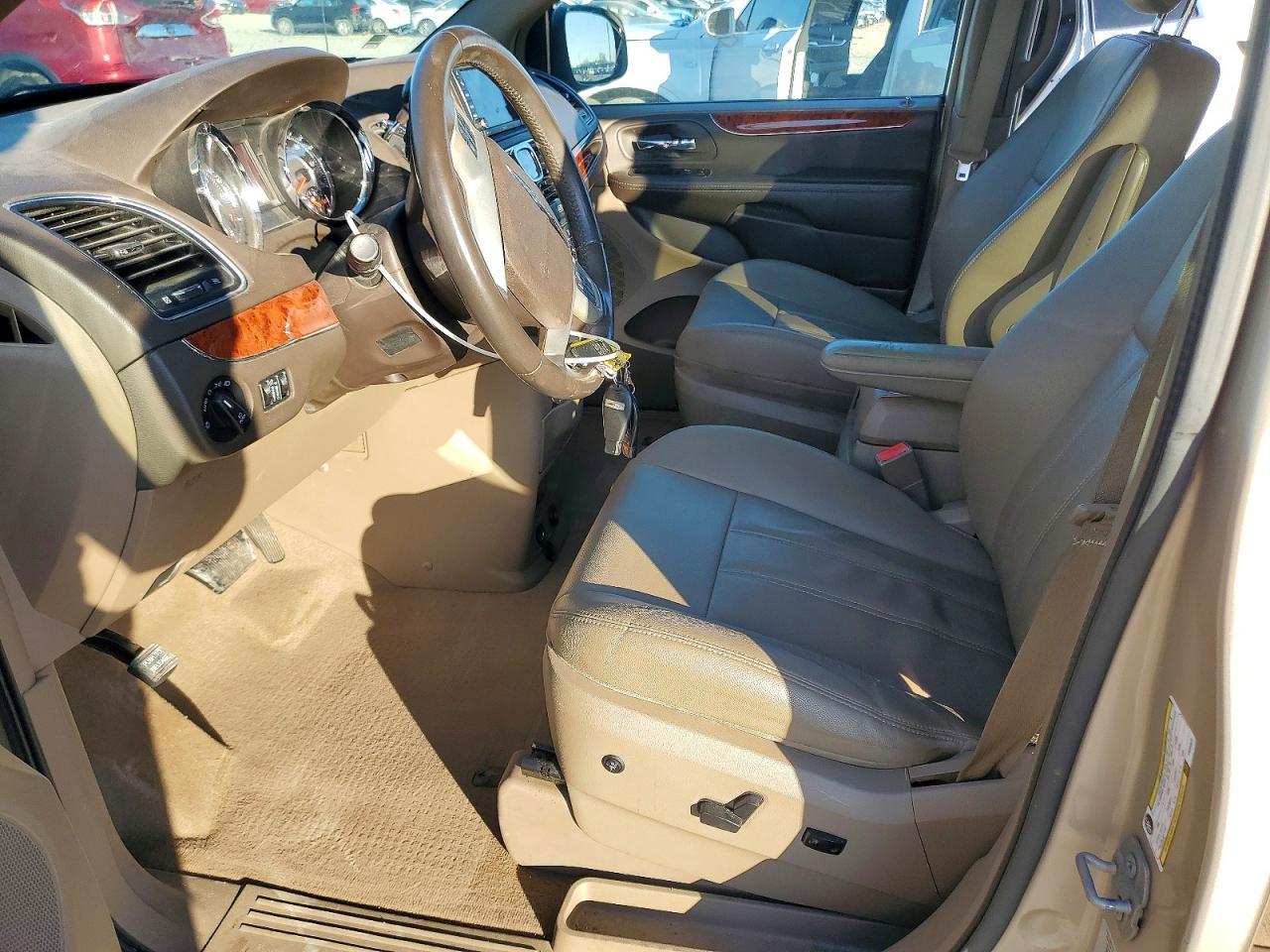 2015 CHRYSLER TOWN & COUNTRY TOURING photo 7