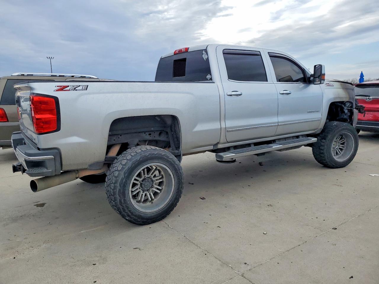 2019 CHEVROLET SILVERADO K2500 HEAVY DUTY LTZ photo 3