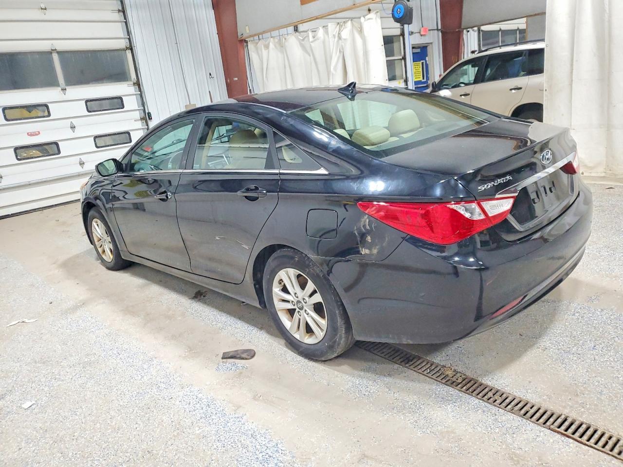 2011 HYUNDAI SONATA GLS photo 2