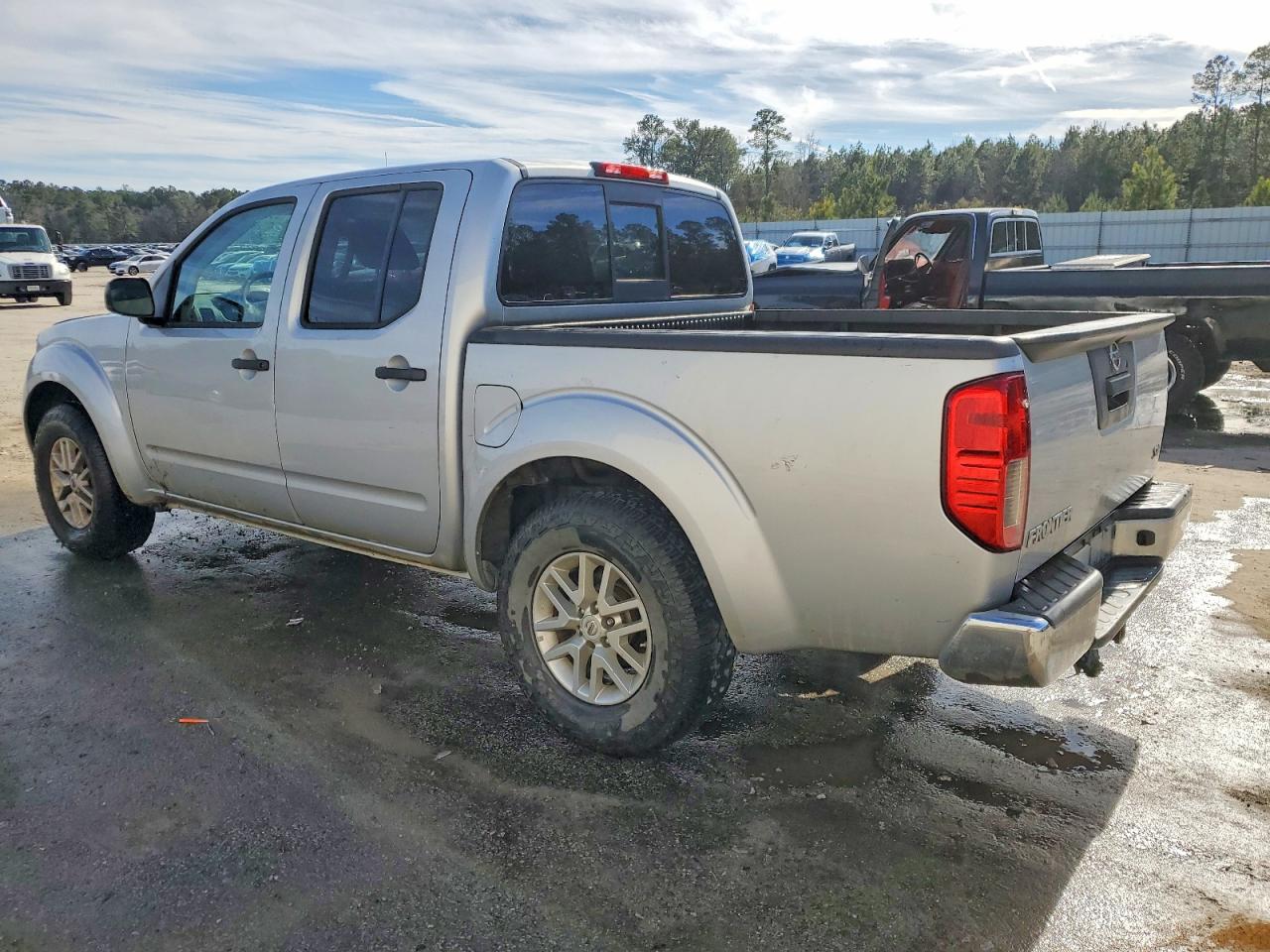 2019 NISSAN FRONTIER SV photo 3