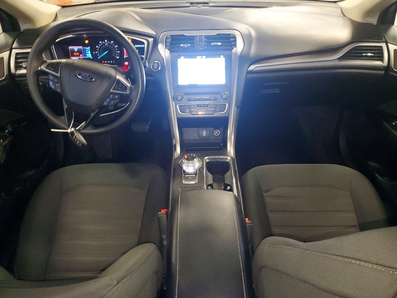 2017 FORD FUSION SE photo 8