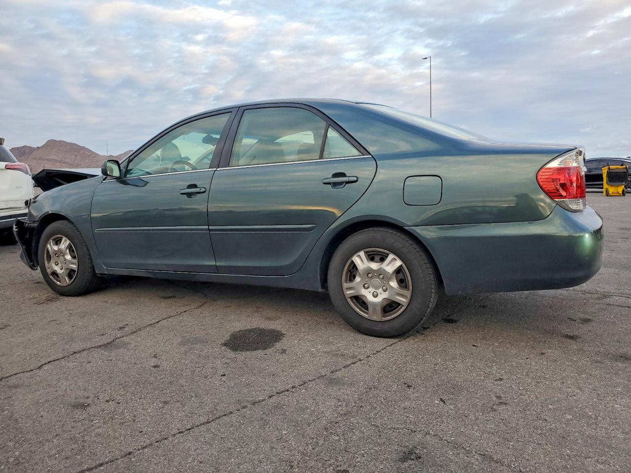 2006 TOYOTA CAMRY LE photo 2