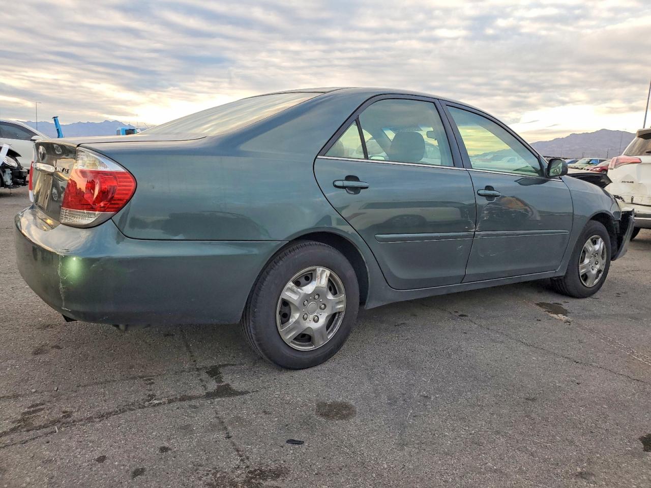 2006 TOYOTA CAMRY LE photo 3