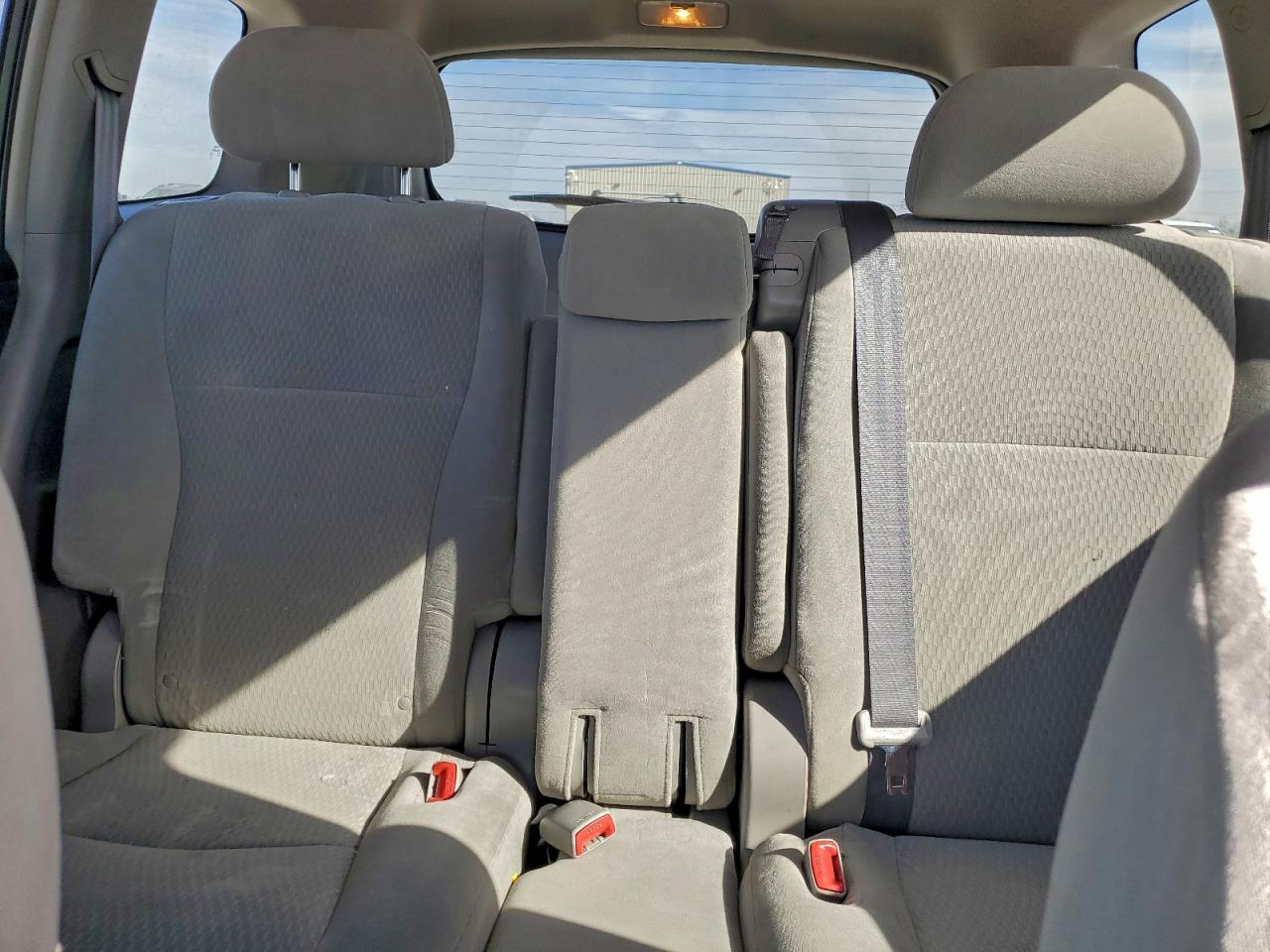 2010 TOYOTA HIGHLANDER photo 10