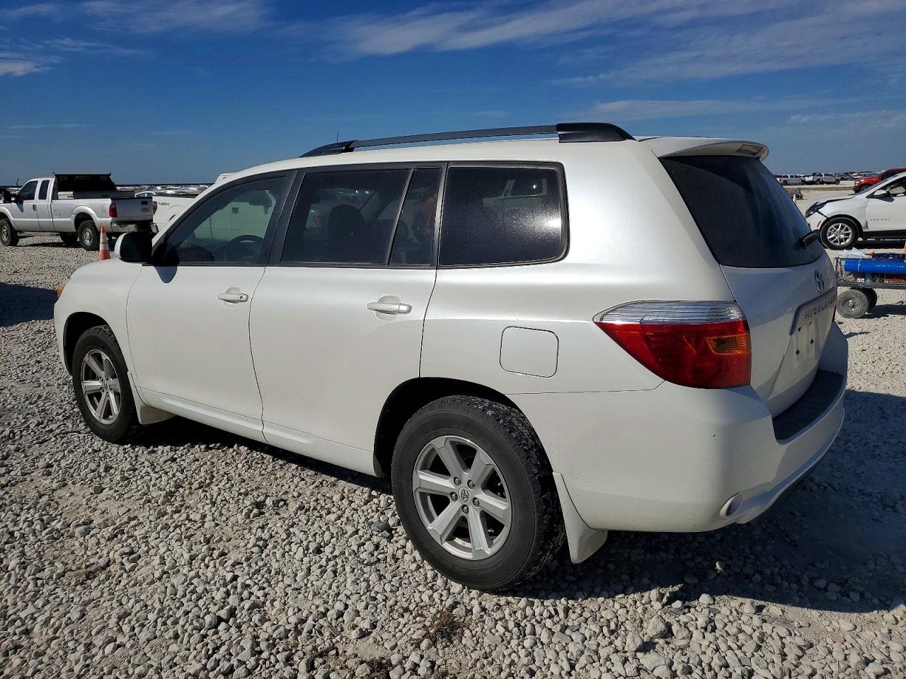 2010 TOYOTA HIGHLANDER photo 2