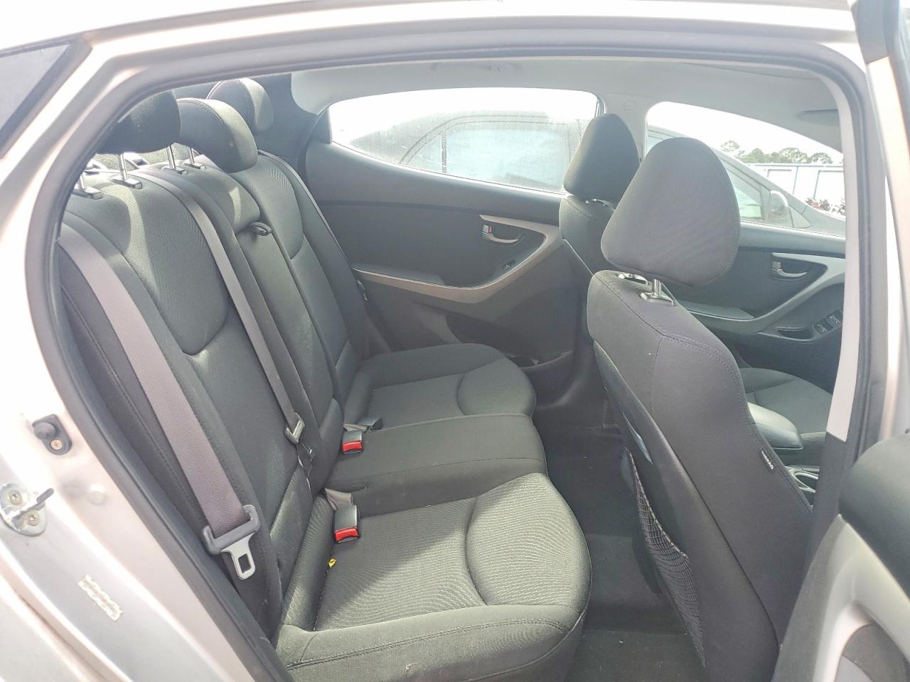 2015 HYUNDAI ELANTRA SE photo 10