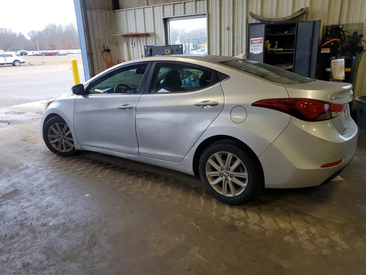 2015 HYUNDAI ELANTRA SE photo 2