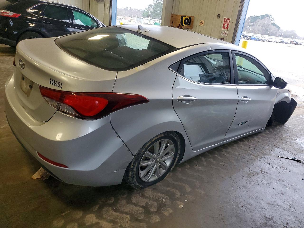 2015 HYUNDAI ELANTRA SE photo 3