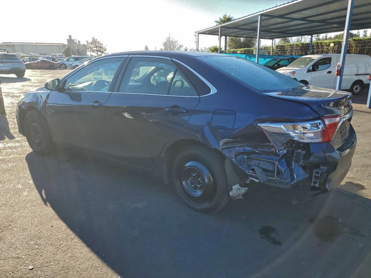 2016 TOYOTA CAMRY LE photo 2