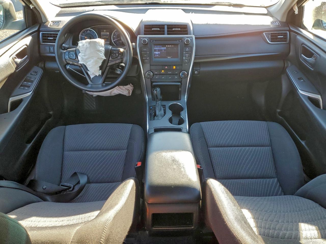 2016 TOYOTA CAMRY LE photo 8