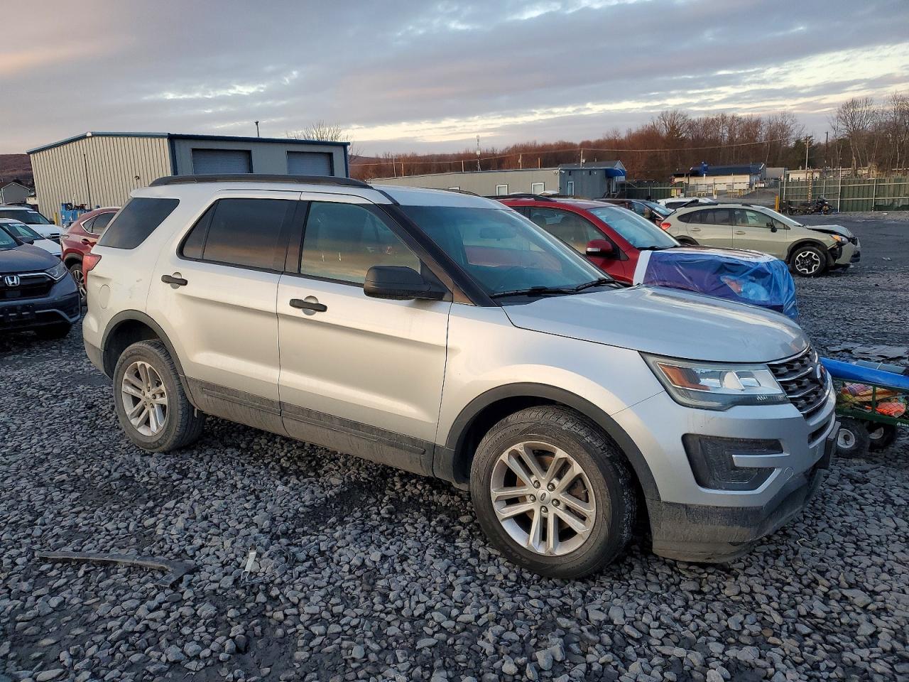 2017 FORD EXPLORER photo 4