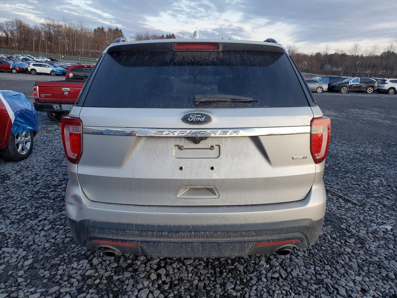 2017 FORD EXPLORER photo 6