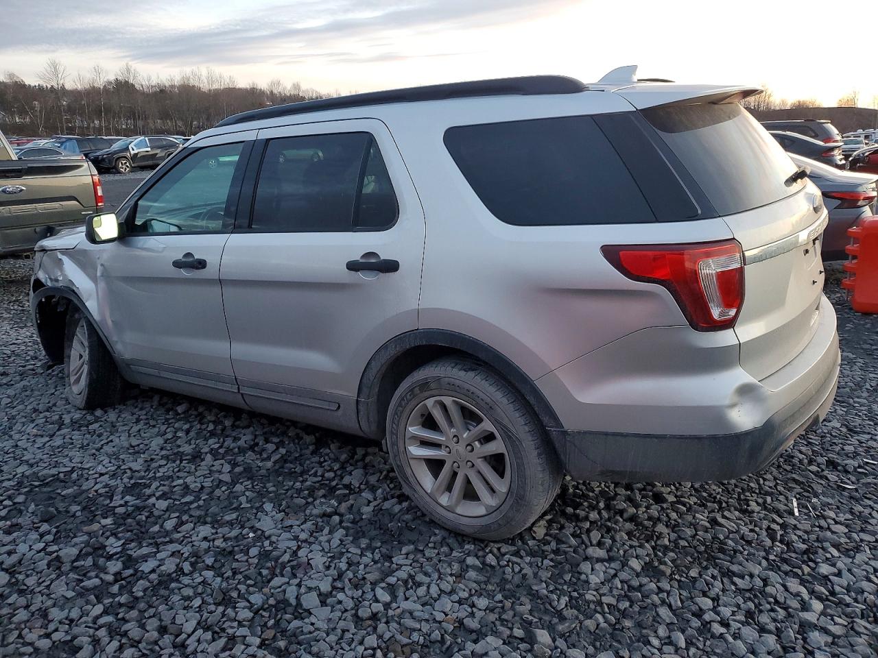 2017 FORD EXPLORER photo 2