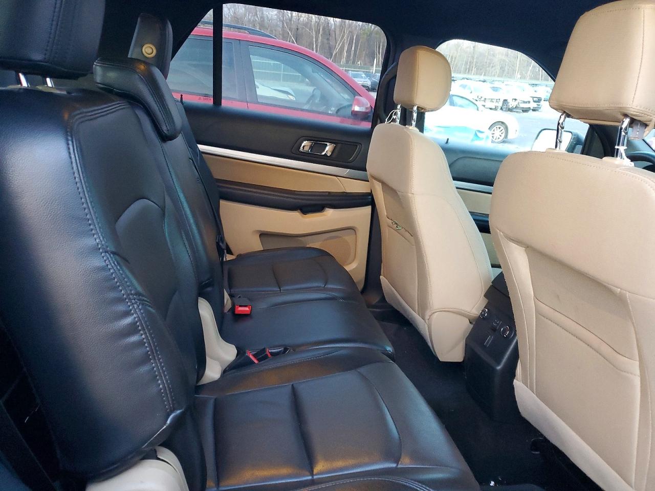 2017 FORD EXPLORER photo 11