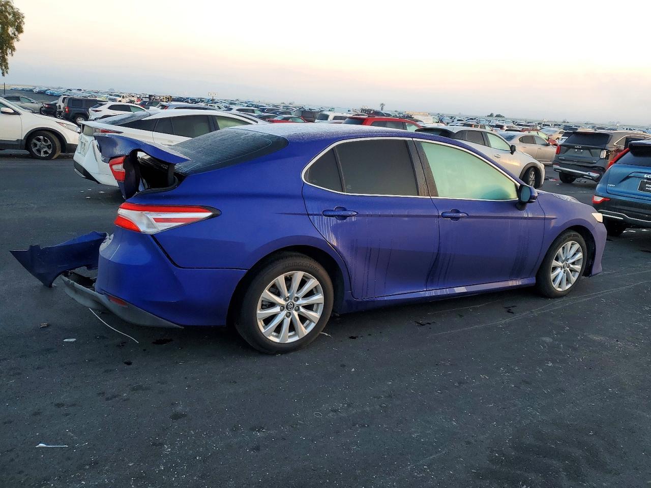 2018 TOYOTA CAMRY L photo 3