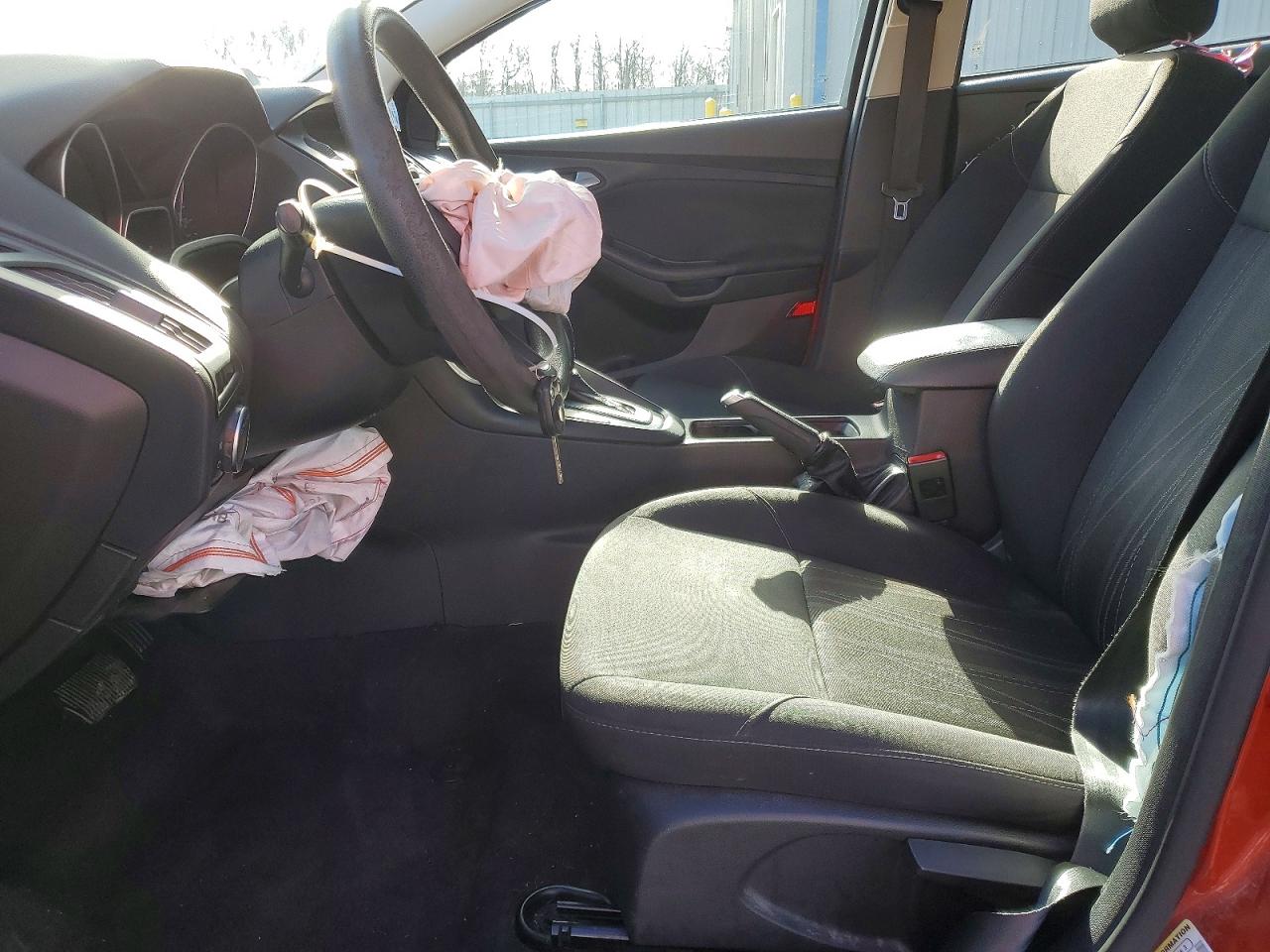 2018 FORD FOCUS SE photo 13