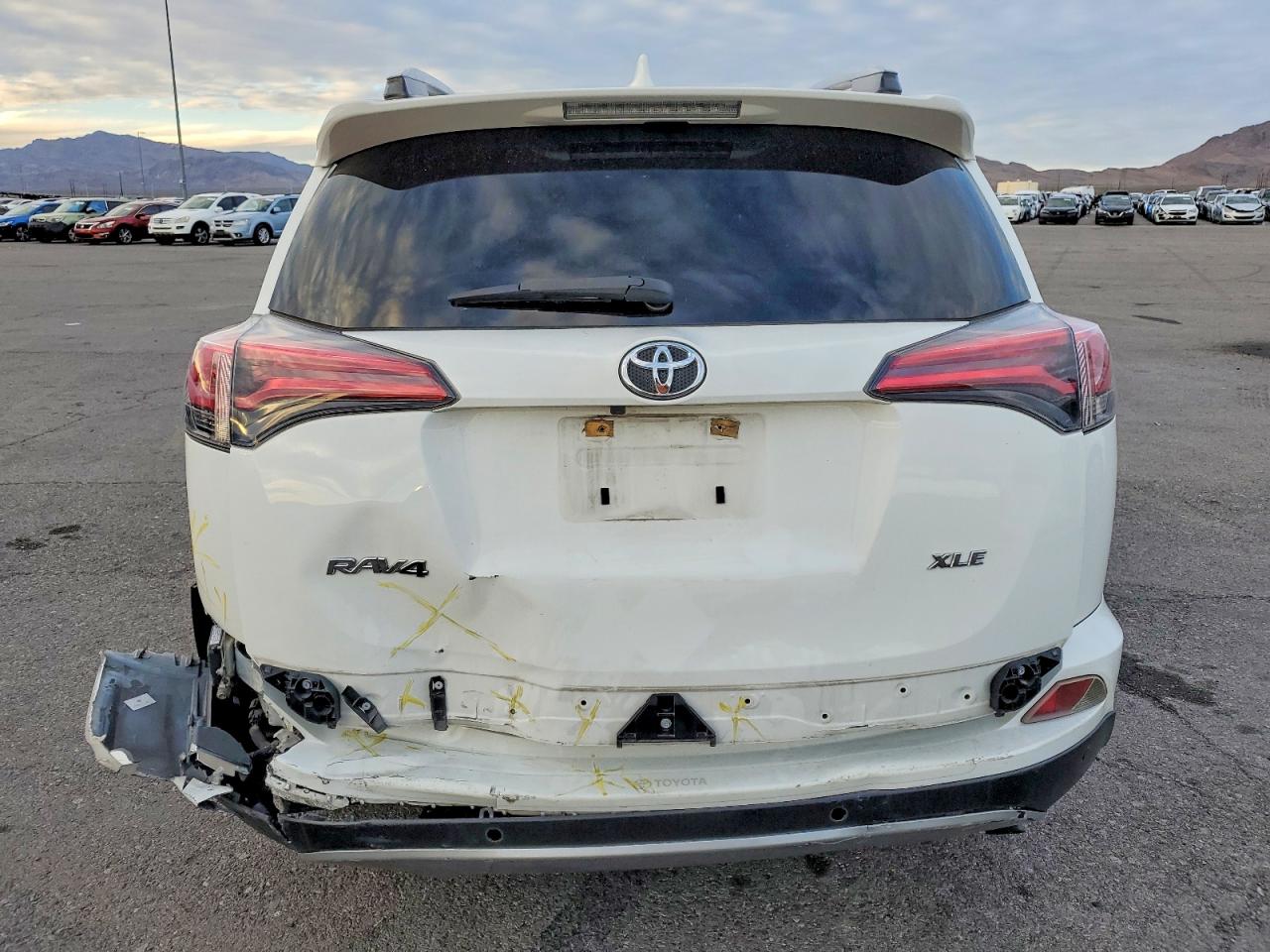 2017 TOYOTA RAV4 XLE photo 6