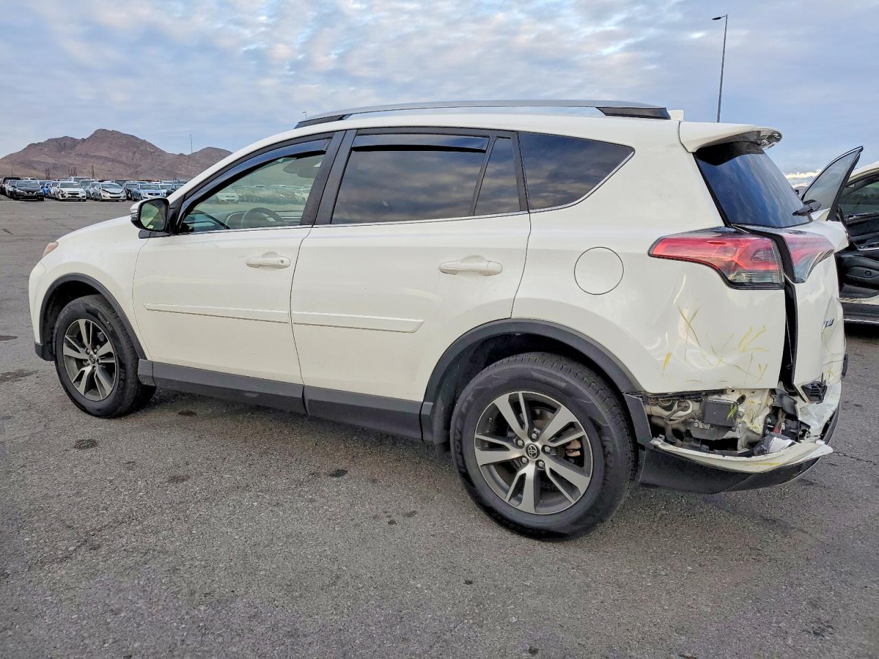 2017 TOYOTA RAV4 XLE photo 2