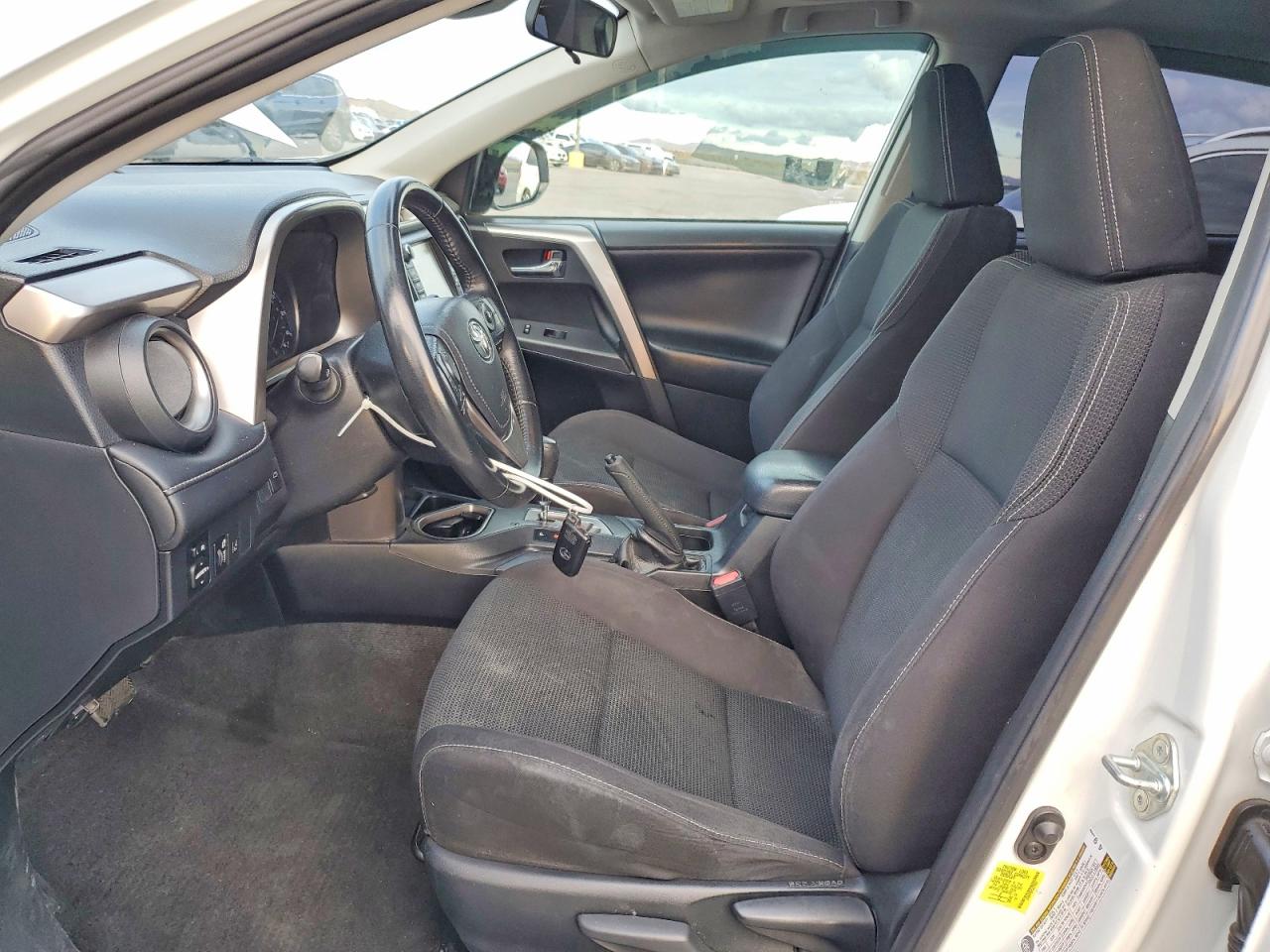 2017 TOYOTA RAV4 XLE photo 7