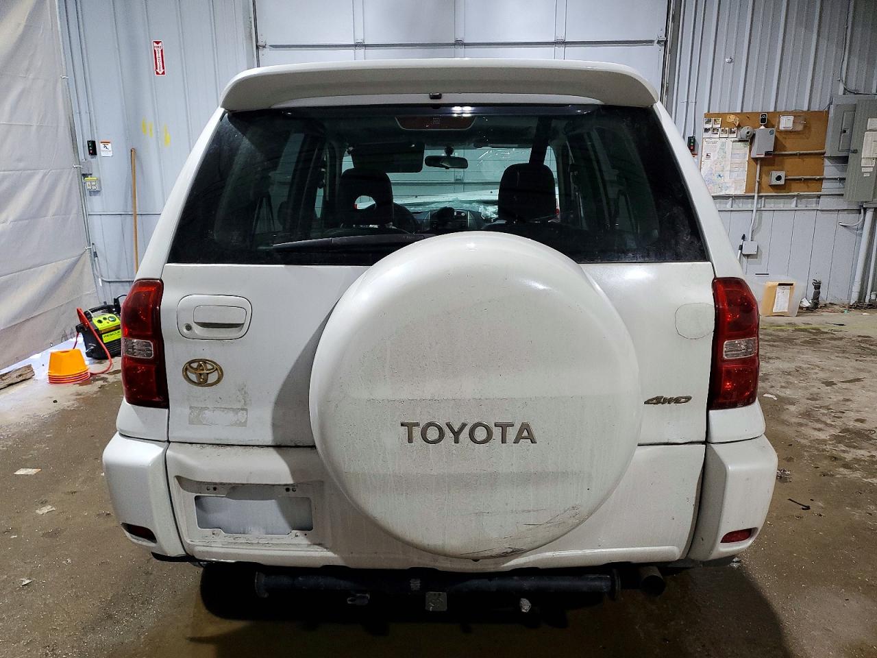 2004 TOYOTA RAV4 photo 6
