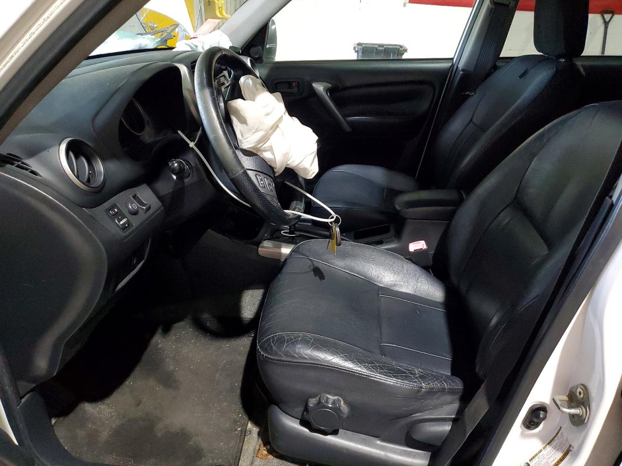 2004 TOYOTA RAV4 photo 7