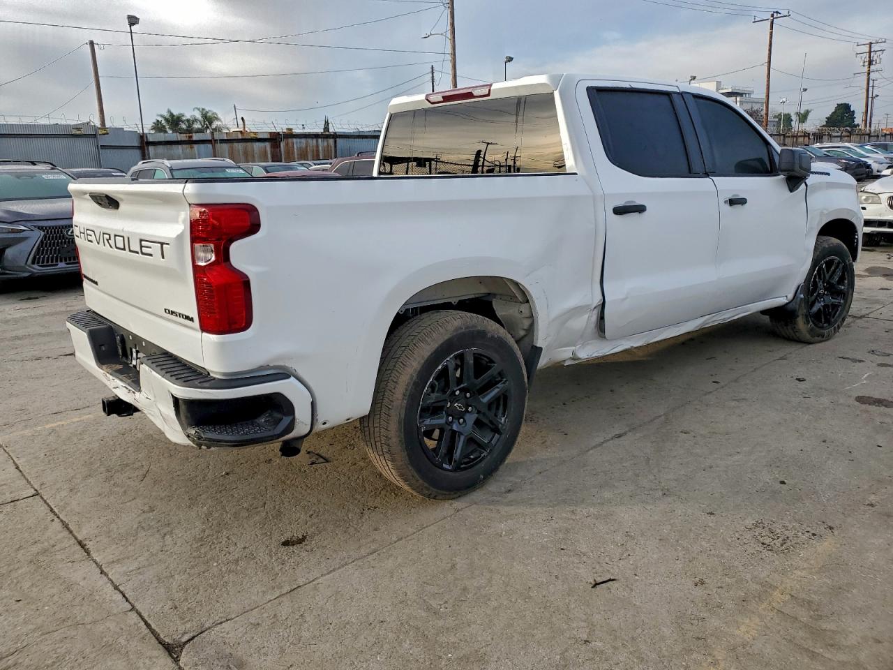 2024 CHEVROLET SILVERADO C1500 CUSTOM photo 3