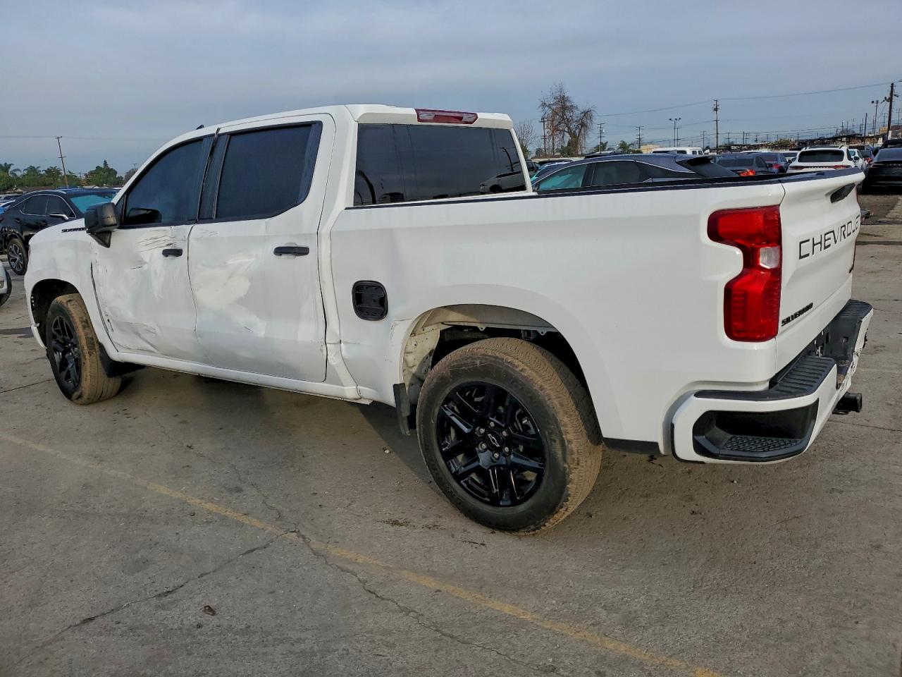 2024 CHEVROLET SILVERADO C1500 CUSTOM photo 2
