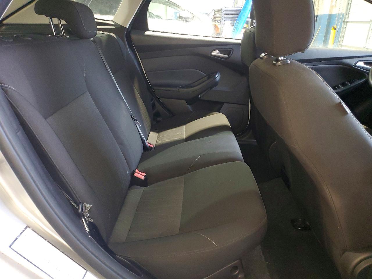 2015 FORD FOCUS SE photo 28