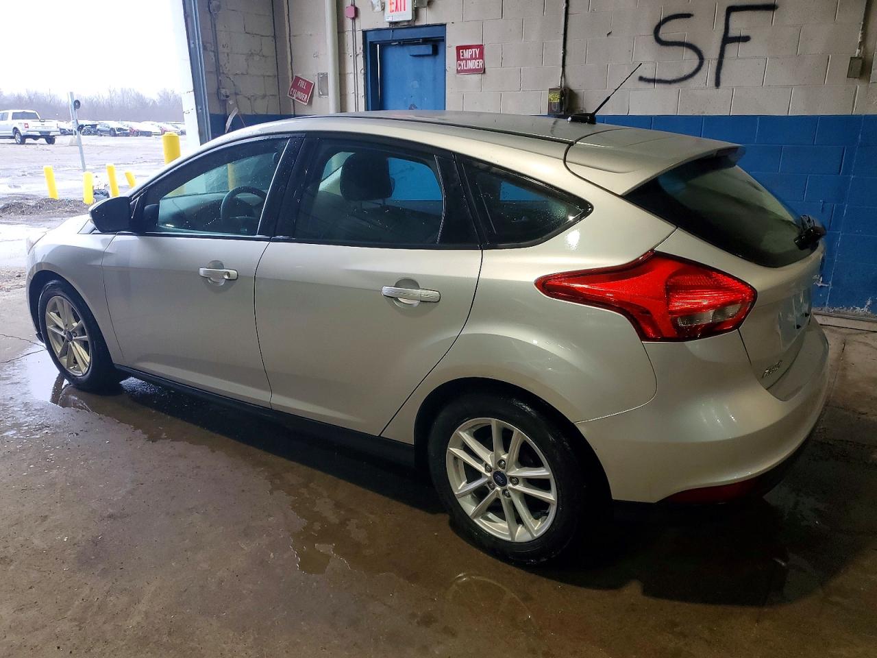 2015 FORD FOCUS SE photo 4