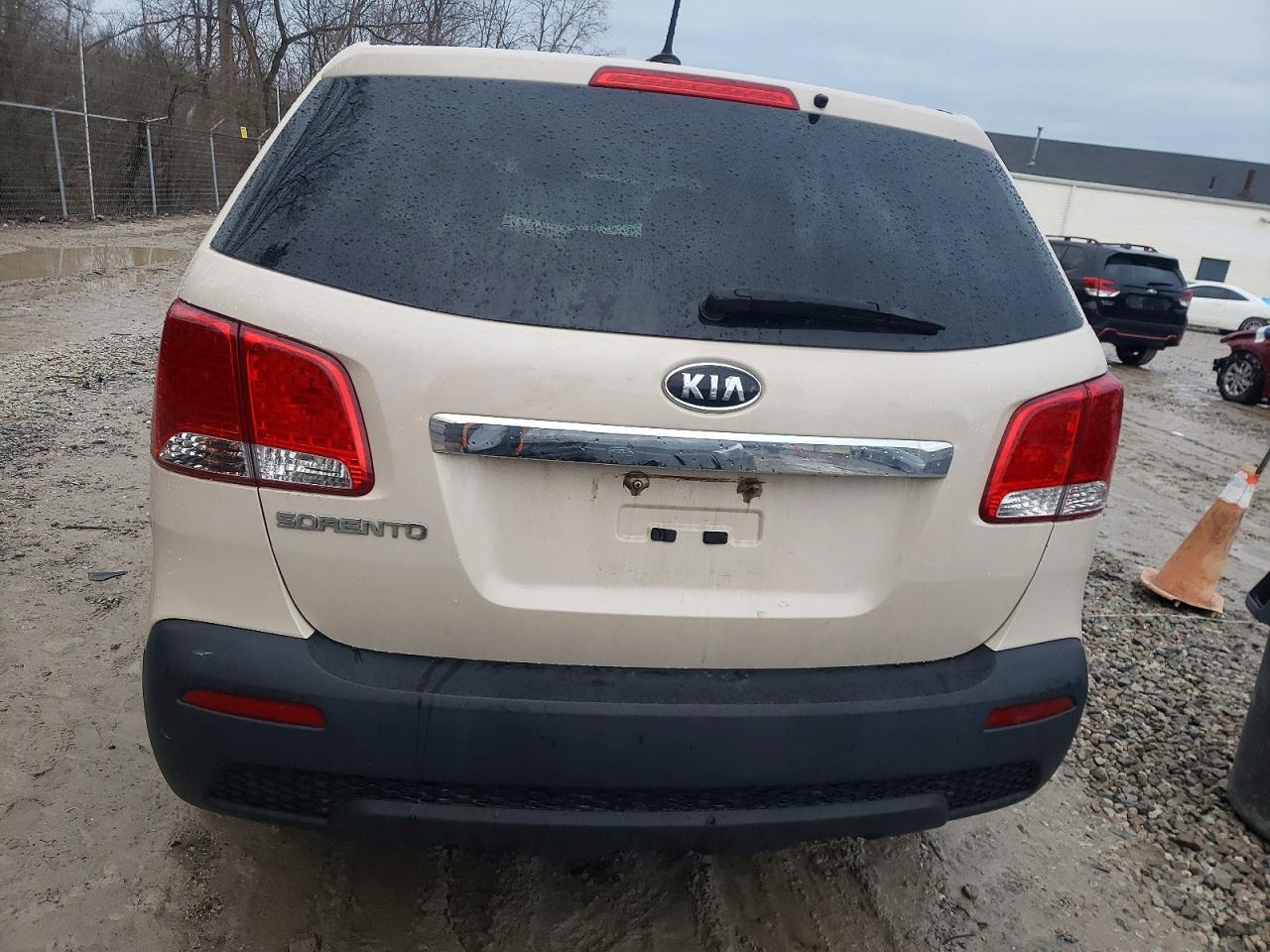 2012 KIA SORENTO BASE photo 6