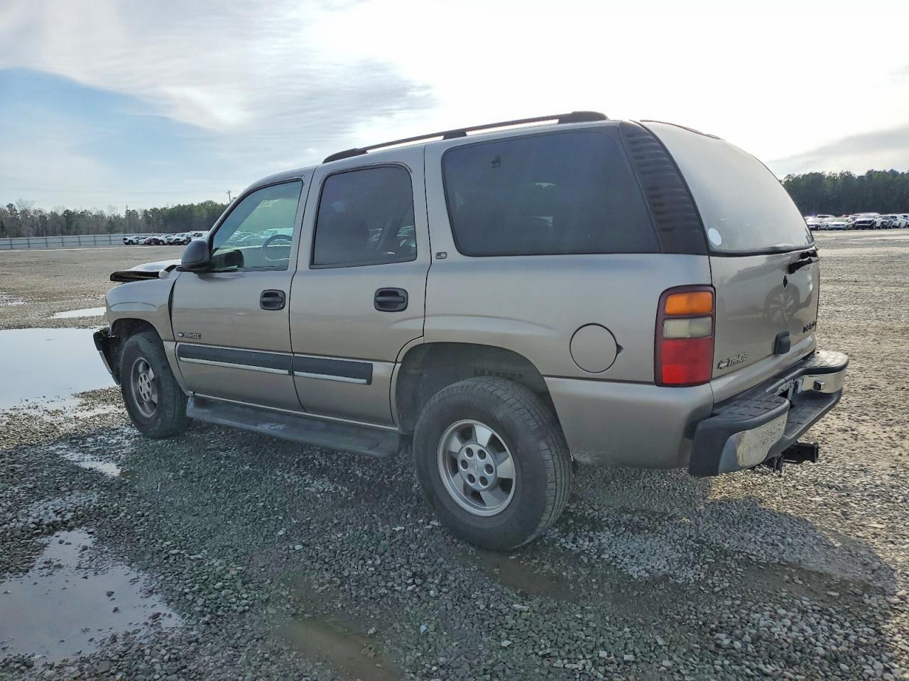 2001 CHEVROLET TAHOE C1500 photo 2