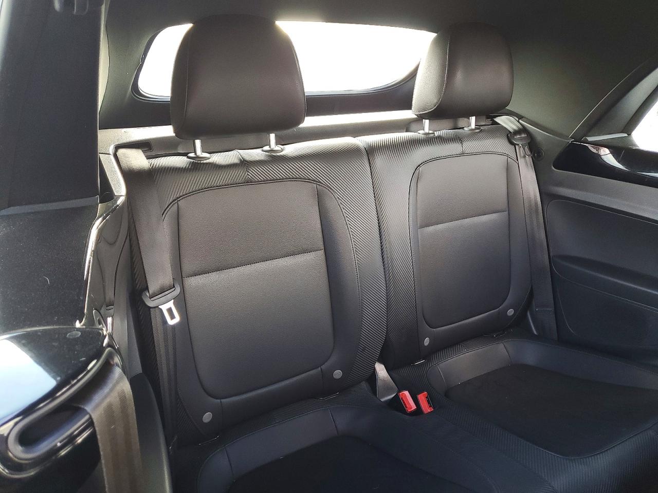 2019 VOLKSWAGEN BEETLE S photo 10